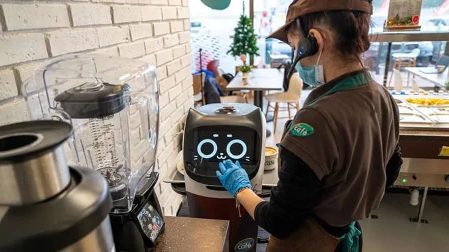 employee using a bellabot