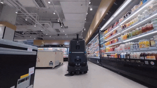 robot in a super market